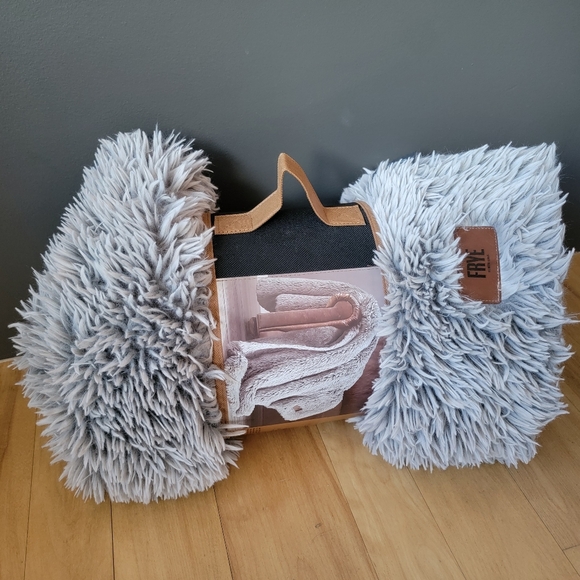FRYE Arctic Luxe Faux Fur Throw Blanket - Picture 1 of 11
